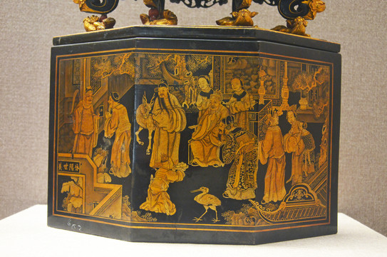 清代金漆木雕菱形馔盒