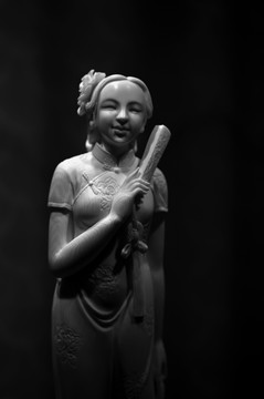 上海女人雕刻艺术品
