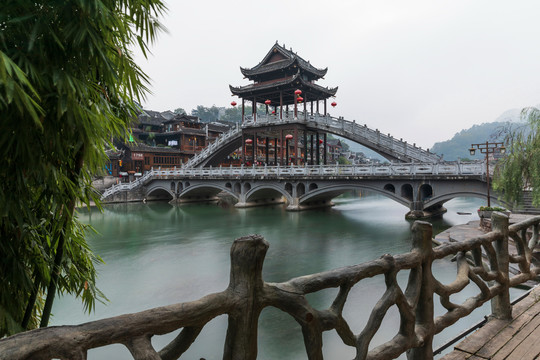 湘西凤凰古城的桥