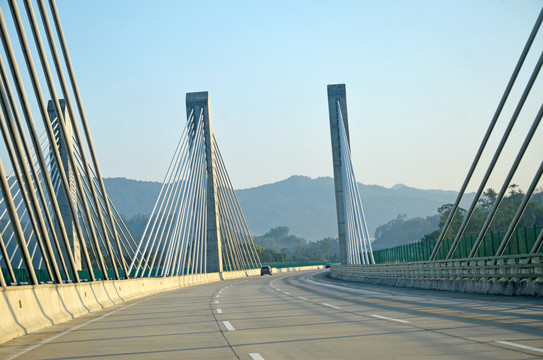 斜拉索大桥