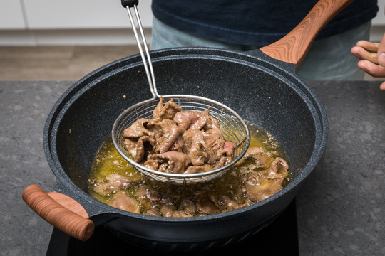 芦笋炒牛肉