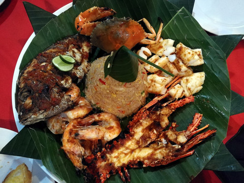 印尼烤海鲜拼盘带印尼炒饭