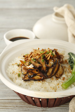 什菌煲仔饭