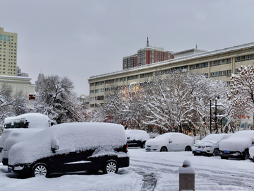 城市雪景（乌鲁木齐）