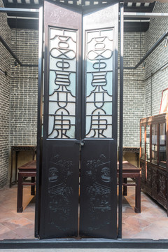 中式雕花门