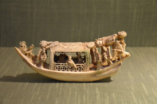 象牙雕人物船