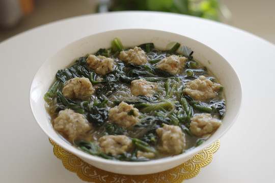 菠菜肉丸汤