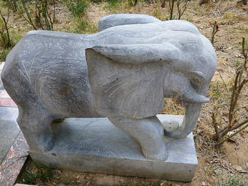 石头雕刻大象