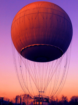 夕阳中的热气球