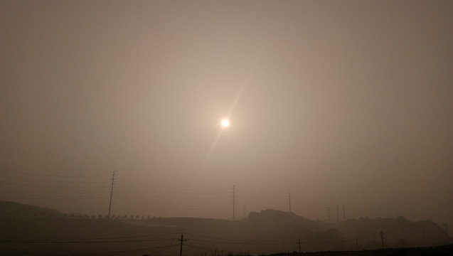 清晨的太阳升起