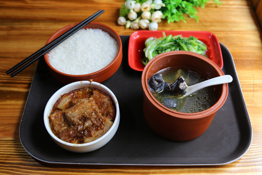 扣肉乌鸡汤饭