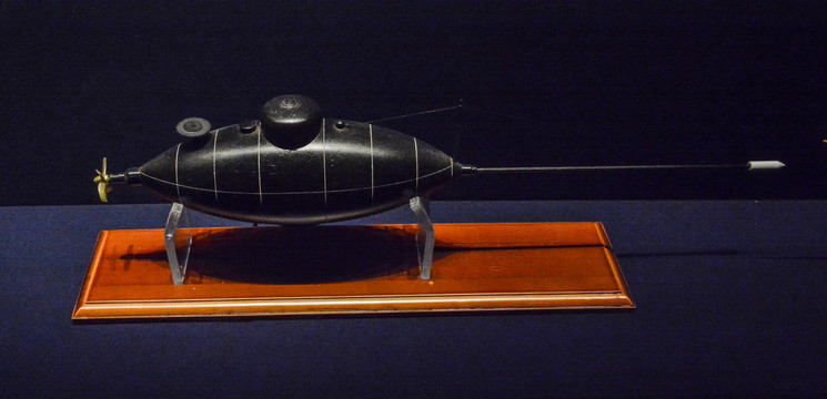 中国第一艘近代潜舰模型