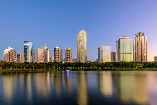 中国海南海口滨海大道建筑群夜景