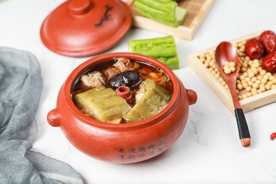 苦瓜炖汤