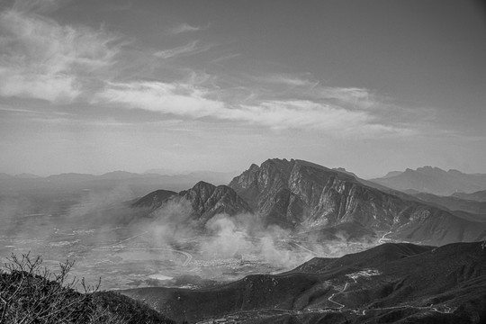 河南登封嵩山风景区单色图片