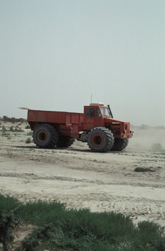 沙漠工程车
