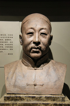 近代实业家周学熙雕像