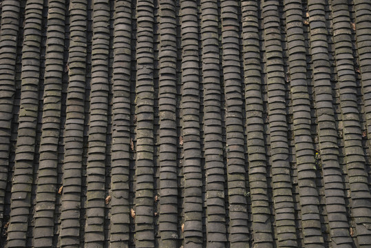 老式瓦片屋顶