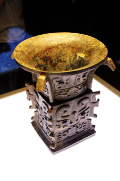 日己方尊