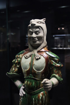 三彩武士俑