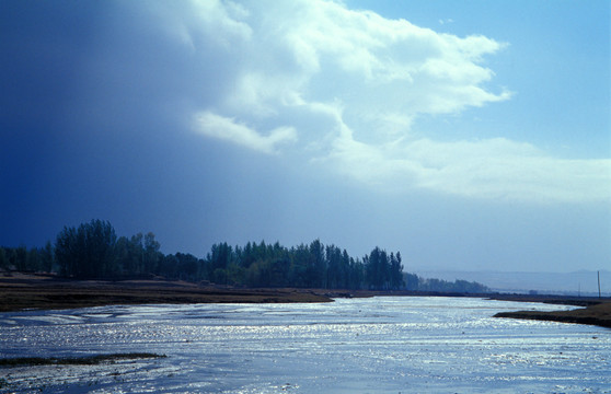 河流