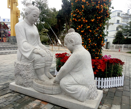 孝道石雕像