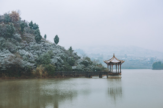 龙泉山宝狮湖雪景