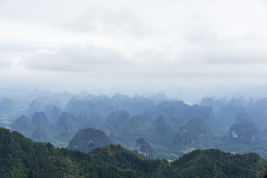 群山山峦