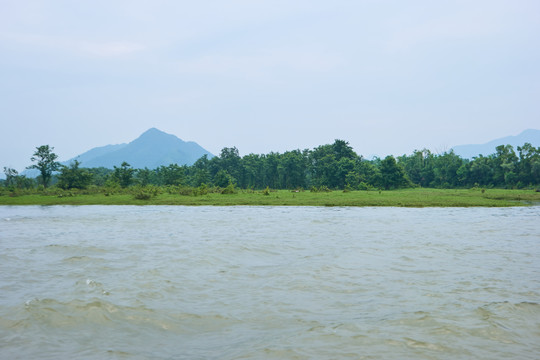 江河两岸