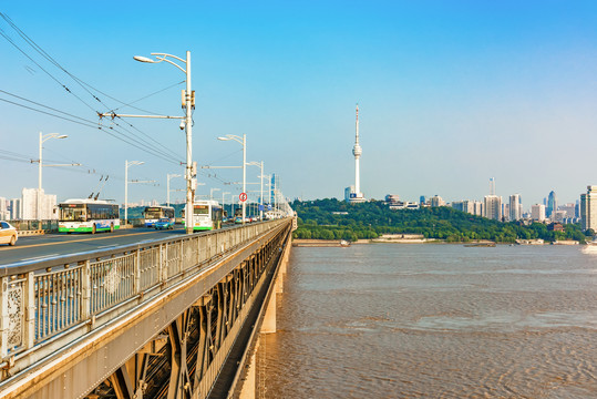 武汉长江大桥与龟山电视塔