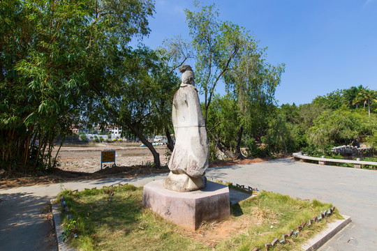 广东湛江市雷州市东坡居士石像