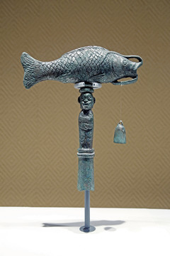 鱼形铜杖首饰