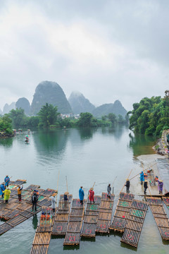 雨中十里画廊自然景观