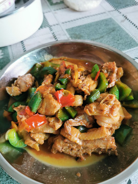 鲜椒炒鸡块
