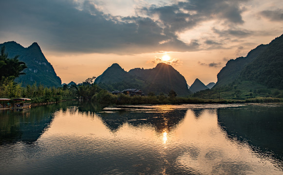 鹅泉河风光