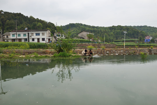 乡村小河人家