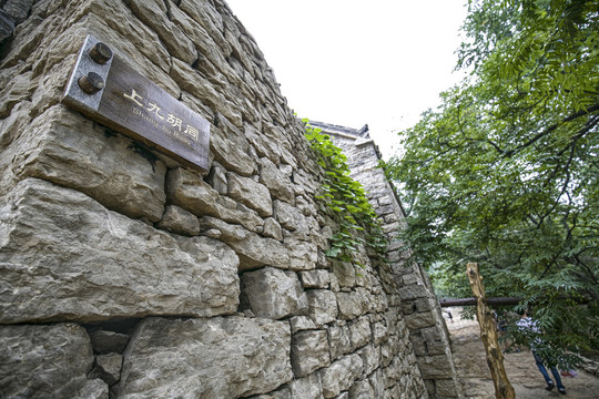 邹城上九山古村落的石头墙