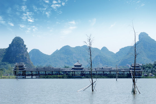 湖景风雨桥