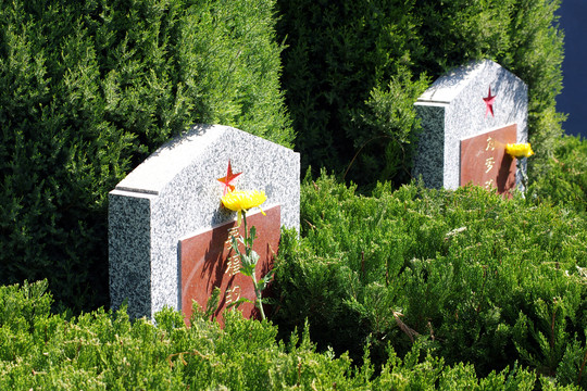 烈士墓碑