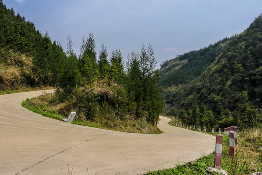 云南高山峡谷公路