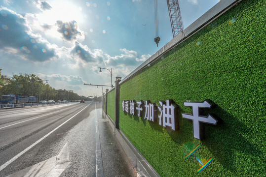杭州地铁绿篱围挡