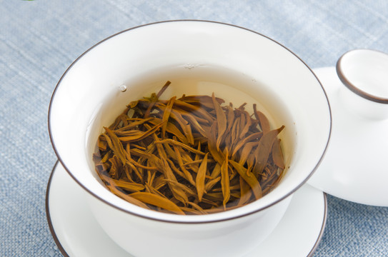 红茶茶底泡开的茶叶
