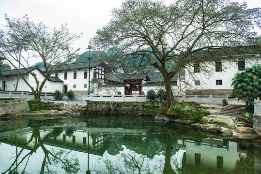 夕佳山民居墨砚池