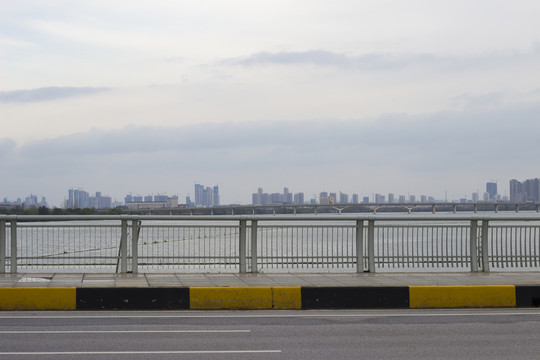 马路湖泊住宅