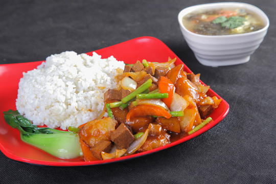 牛肉土豆盖饭套餐