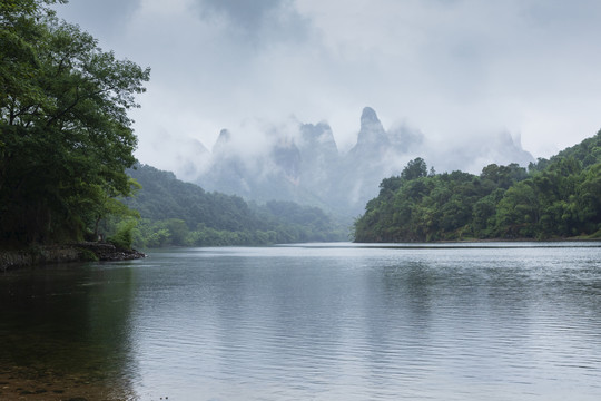 雨中的漓江自然景观
