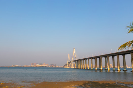 广东湛江海湾大桥风光