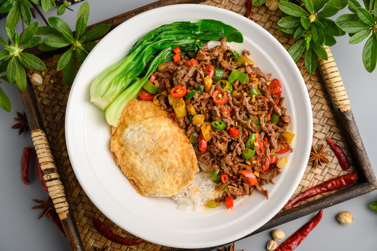 小炒牛肉大碗饭