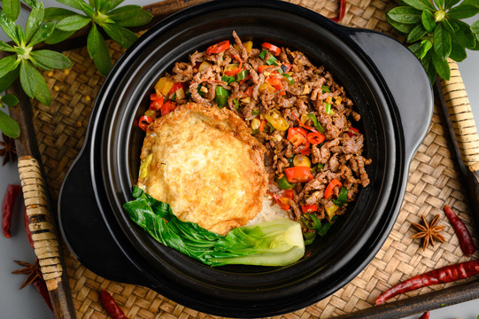 小炒牛肉沫煲仔饭