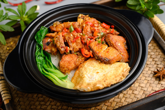 香煎鱼块煲仔饭